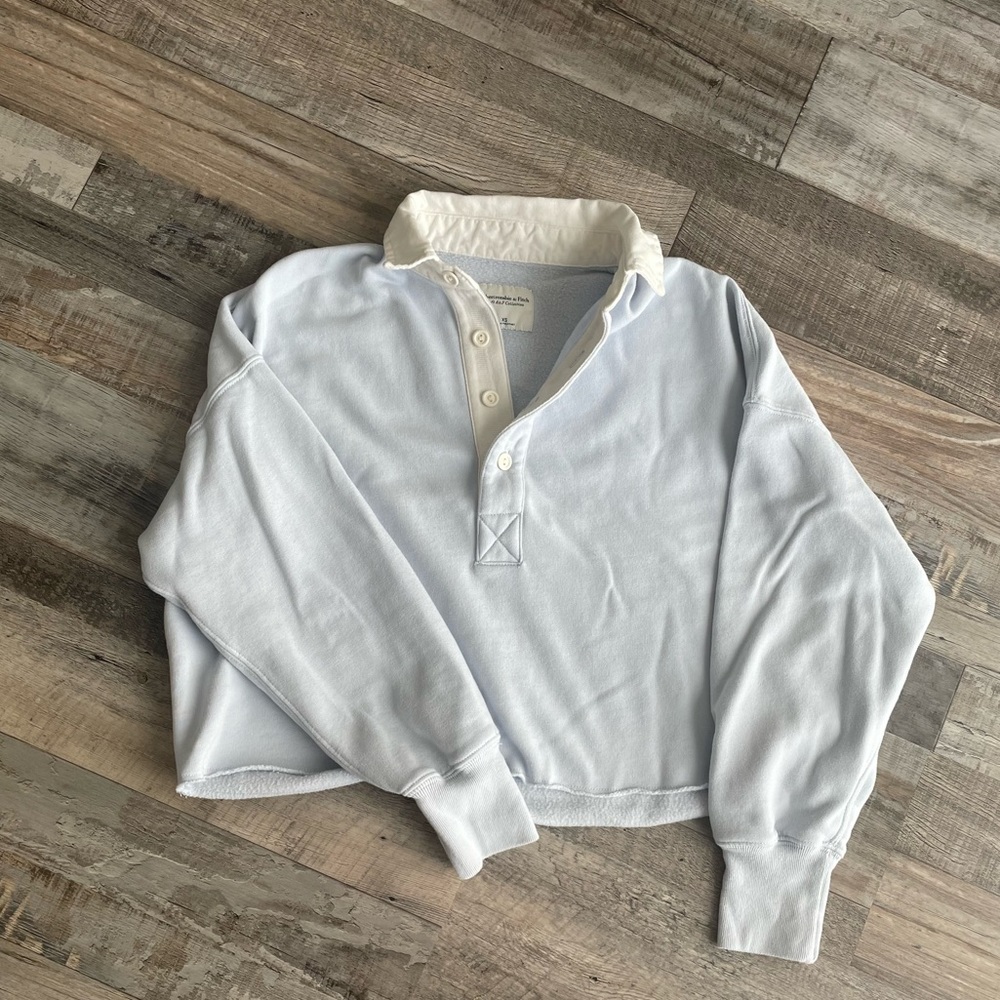 Abercrombie & Fitch cropped collar sweater
